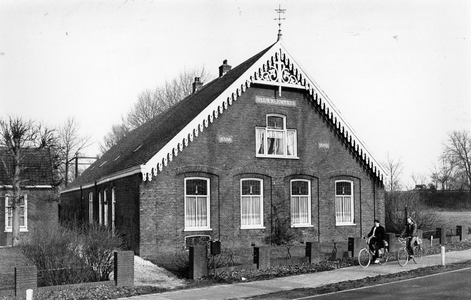 847394 Gezicht op de voorgevel van de boerderij Rijpickerwaard (anno 1889, Oude Utrechtseweg 1) te IJsselstein. Op de ...